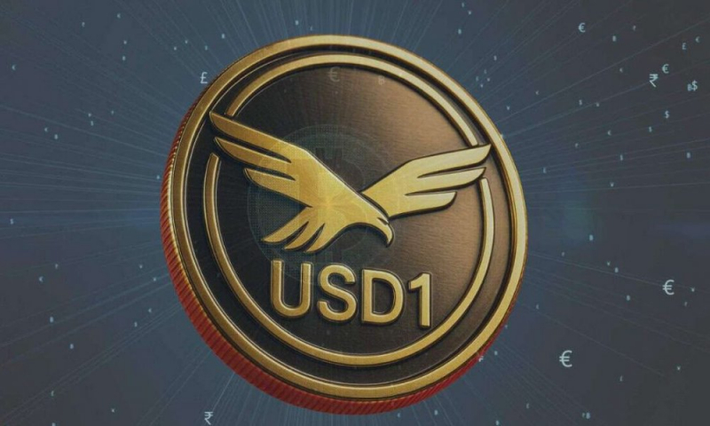 Cвязанный с Трампом cтейблкоин USD1 испытал колебания из‑за координированной атаки