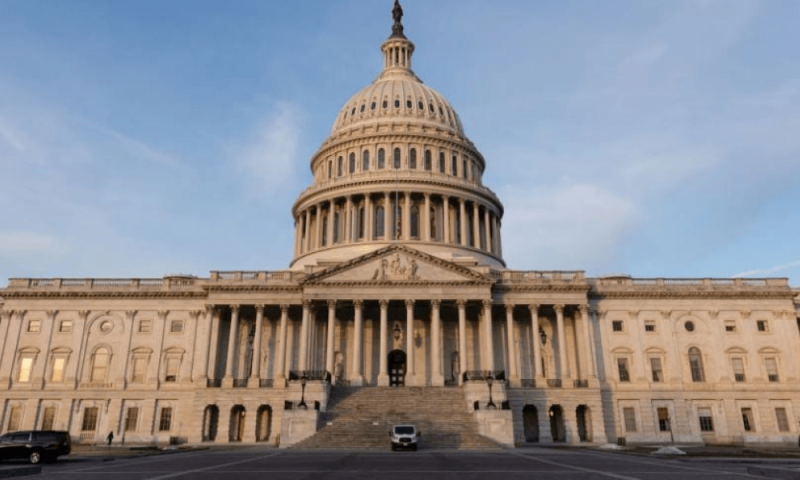 Сенаторы пытаются продвинуть застопорившийся Clarity Act, достигнув компромисса по доходности стейблкоинов